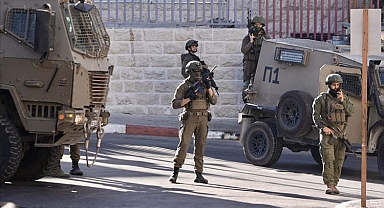 İsrail Batı Şeria’da Baskınlarını Artırdı: Filistinliler Gözaltında, Meyve Ağaçları Kesildi