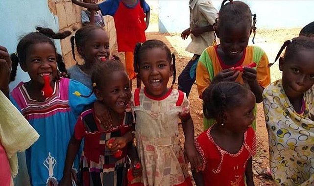 Sudanlı Çocuklardan Türkiye’ye Teşekkür: Büyükelçi Fatih Yıldız Yardım Dağıtımında Umut Oldu