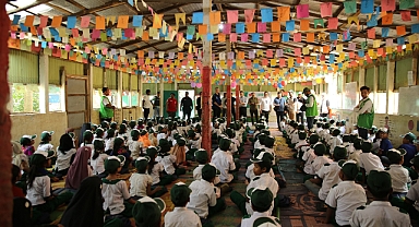 Türkiye’den Arakanlı mültecilere yönelik yardımlar devam ediyor 