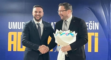 AK Parti Küçükçekmece'de Görev Değişimi: İlçe Başkanlığına Emin Kaan Kaya Atandı