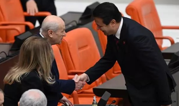 Ankara Kulislerinde Sürpriz Kare: Mahmut Arıkan,Devlet Bahçeli Tokalaşması Gündem Oldu 