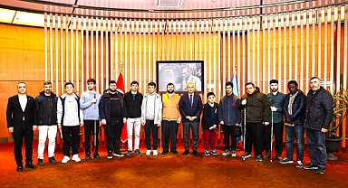 Görme Engelli Hafızlardan Anlamlı Ziyaret  Küçükçekmece'de yürekleri ısıtan buluşma…