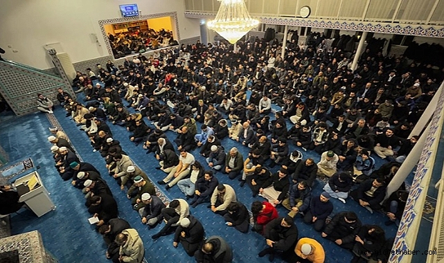 Hollanda Rotterdam’da 1300 Genç Sabah Namazında Tek Yürek Oldu