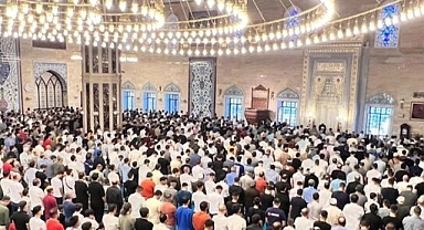 Suriye Humus'ta Camiye Saldırı: Cuma Namazında Patlama, 5 Ölü