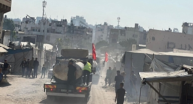 İHH, Gazze’de enkaz temizliği ve su dağıtım çalışmalarını sürdürüyor