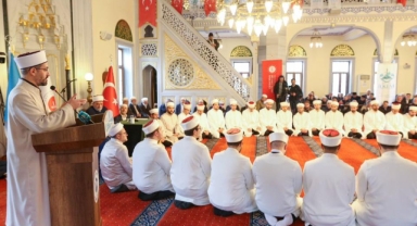 Küçükçekmece’de Hafızlar İçin Tarihi Gün.38 Hafız İcazetlerini Aldı, Manevi Atmosfer Duygulandırdı 