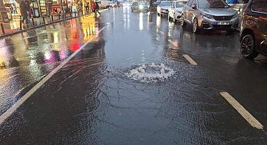 Küçükçekmece'de Taşan Rögardan Kötü Koku Yükseldi: Vatandaş Tepkili