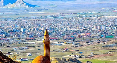 Tarihi ve Sınır Ticaretiyle Öne Çıkan Doğubayazıt İl Olmak İçin Hazır