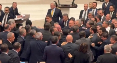 TBMM’de Bütçe Sonrası Gerilim Tırmandı: Genel Kurul Arbedeye Sahne Oldu