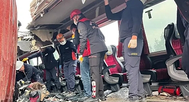 Yolcu Otobüsü TIR’a Çarptı: Otoyolda Can Pazarı 