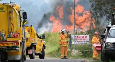 Avustralya’da Hafif Uçak Kazası: 2 Ölü, Alevler Orman Yangınına Yol Açtı