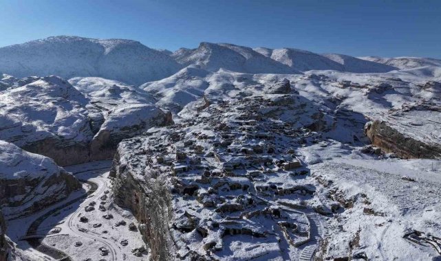 Batman’da Karla Kapanan Yollarda Zamanla Yarış: 92 Yaşındaki Hasta Helikopterle Hayata Tutundu