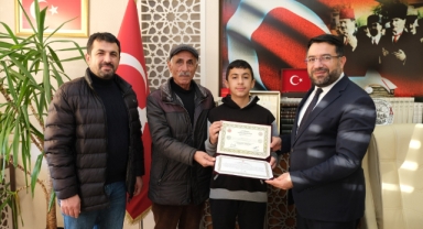 Erzincan’da Hafızlık Sevinci: Özveriyle Çalışan Öğrenciye Anlamlı Takdir 