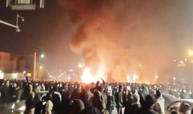 İran’da Gerilim Tırmanıyor: İnternet Kesildi, Çatışmalar Şiddetlendi