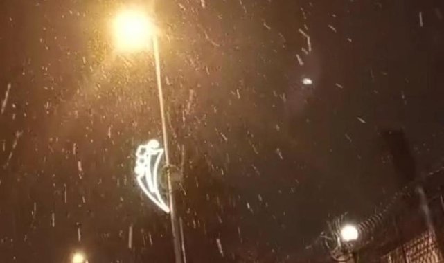 İstanbul’da Kar Alarmı: Yüksek Kesimler Beyaza Büründü, Okullar Tatil Edildi