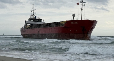 Marmaraereğlisi’nde Korkutan Olay: Yük Gemisi Sahile Sürüklendi