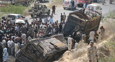 Pakistan’da Trafik Faciaları: Pencab ve Belucistan’da 24 Kişi Hayatını Kaybetti