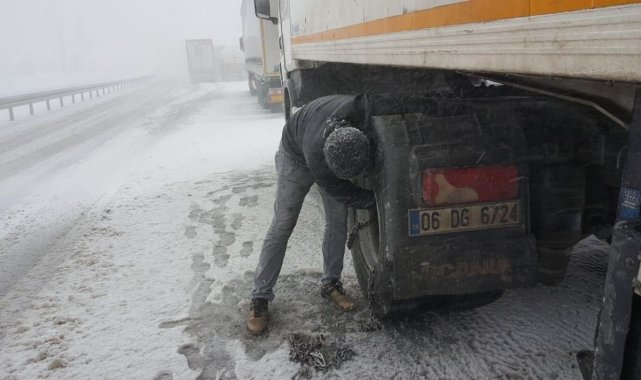 Sakaltutan ve Kızıldağ Geçitlerinde Kar Alarmı: Tırlar Yolda Kaldı