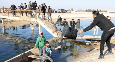 Suriye Ordusu Fırat Hattında İlerliyor: SDG Batıdan Çekildi, Tabka Kontrol Altına Alındı