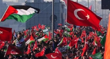 Türkiye, Filistin İçin Ayakta: Galata Köprüsü’nde Vicdan Yürüyüşü 