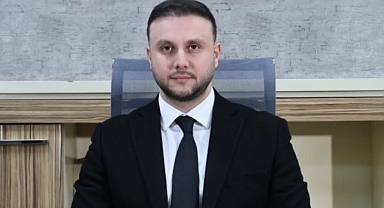 AK Parti Küçükçekmece'de Yeni Dönem: Emin Kaan Kaya Sahaya İniyor