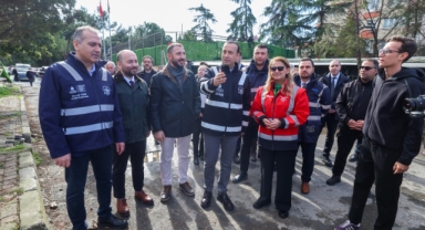 BAKIRKÖY’DE 46 YILLIK RİSKLİ BİNA GÜVENLİ BİR ŞEKİLDE YIKILDI