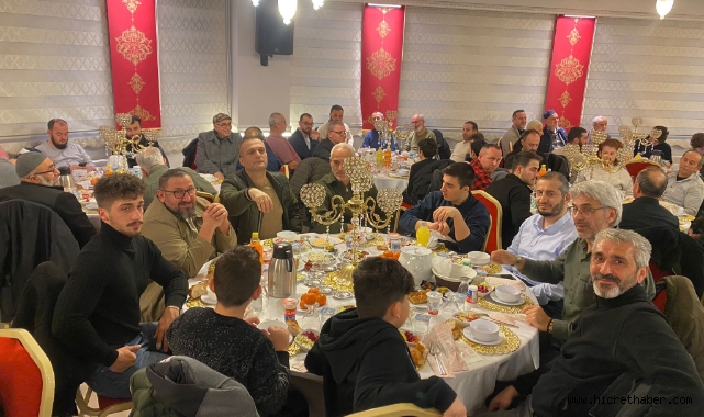 Erzincan Çayırlı Çaykent Köylüleri İstanbul'da İftarda Buluştu: Hasret Giderdiler, Dualar Göğe Yükseldi