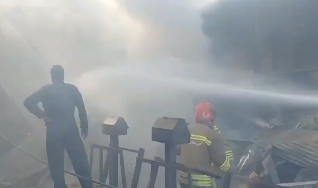 İran’da Helikopter Sebze-Meyve Haline Düştü