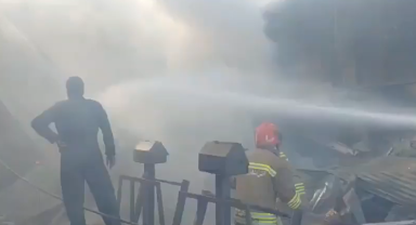 İran’da Helikopter Sebze-Meyve Haline Düştü