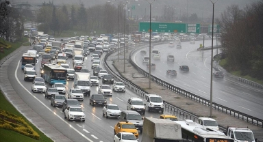 İstanbul Haftaya Trafik Çilesiyle Başladı: Okullar Açıldı, Yoğunluk Yüzde 70’i Aştı