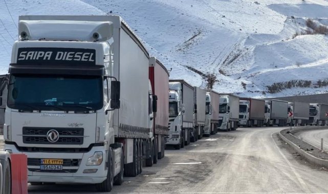 Esendere Sınır Kapısı’nda Savaş Gölgesi: 2 Kilometrelik Tır Kuyruğu