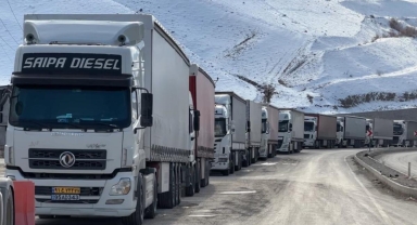 Esendere Sınır Kapısı’nda Savaş Gölgesi: 2 Kilometrelik Tır Kuyruğu