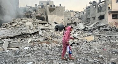 Gazze’de Bayram Hüzünle Başladı: Mezarlıklarda Dualar ve Gözyaşları