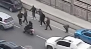 Küçükçekmece’de Yol Verme Kavgası: Sopalı Saldırı ve Zincirleme Kaza