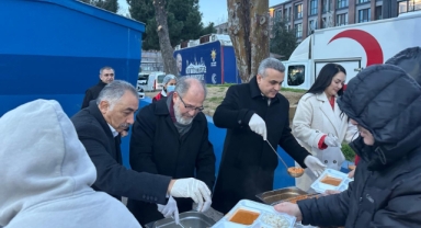 Kaymakam Mustafa Anteplioğlu'ndan Anlamlı Hareket: Vatandaşa Kendi Eliyle İkram 