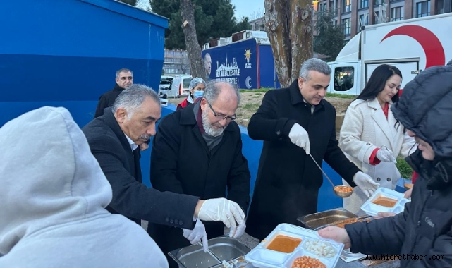 Kaymakam Mustafa Anteplioğlu'ndan Anlamlı Hareket: Vatandaşa Kendi Eliyle İkram 
