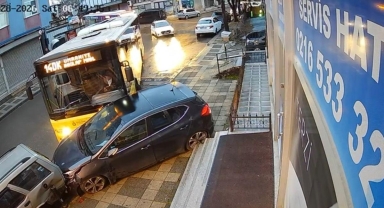 Ümraniye’de İETT Otobüsü Park Halindeki Araçlara Çarptı