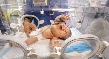 Gazze’de İnsanlık Dramı Derinleşiyor: Bebek Maması Krizi Büyüyor, On Binlerce Çocuk Hayatını Kaybetti