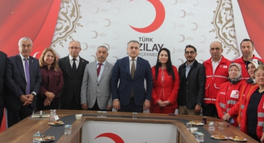 Küçükçekmece Kaymakamı Mustafa Anteplioğlu Kızılay’ı Ziyaret Etti: “Birlikte Olursak Daha Güçlüyüz”