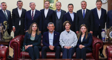 CHP’li Büyükşehir Belediye Başkanlarından Ortak Mesaj: “Özgür Özel’in Yanındayız”