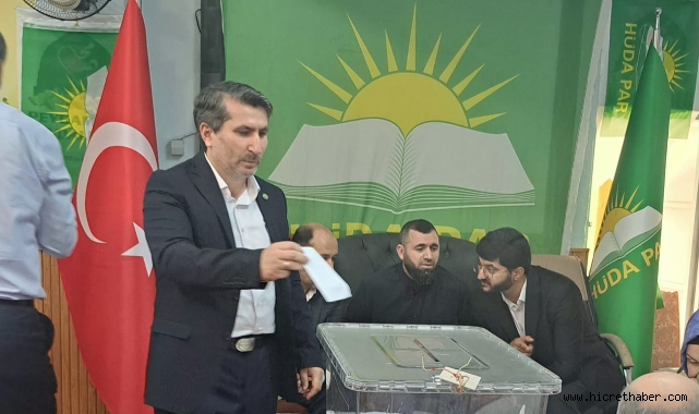 HÜDA PAR Küçükçekmece'de Güven Tazeledi: Abdulhekim Algül Yeniden İlçe Başkanı Seçildi