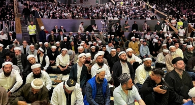 Küçükçekmece'de Mahmud Efendi Hazretleri İçin Tarihi Buluşma: Yahya Kemal Beyatlı Gösteri Merkezi Doldu Taştı