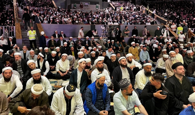 Küçükçekmece'de Mahmud Efendi Hazretleri İçin Tarihi Buluşma: Yahya Kemal Beyatlı Gösteri Merkezi Doldu Taştı