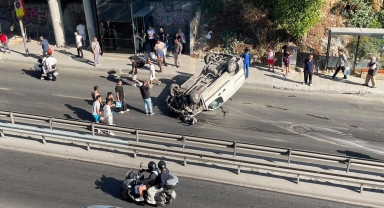 Avcılar’da Trafik Kazası: Otomobil ile Motosiklet Çarpıştı, 2 Kişi Yaralandı