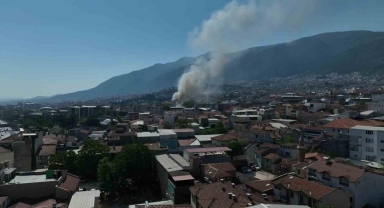 Bursa'nın Tarihi Çarşısında Korkutan Yangın! Siyah Dumanlar Gökyüzünü Kapladı