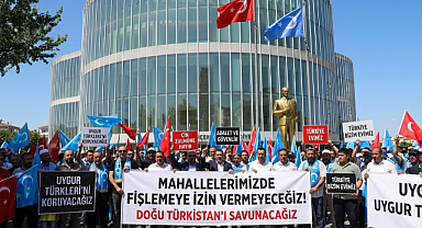 Küçükçekmece'de Çin Krizi! Uygurlar Belediye Önünde Ayakta