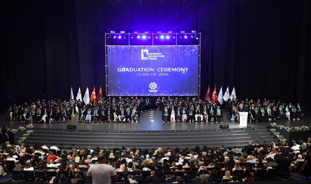 Türkiye Maarif Vakfı'na Bağlı Tiran New York Üniversitesi'nde Mezuniyet Coşkusu
