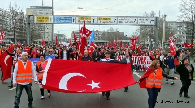 Avrupa'daki Türkler PKK yandaşlarını rahatsız etti