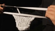 Bach’ın bestesini gerçek G-String ile çaldı