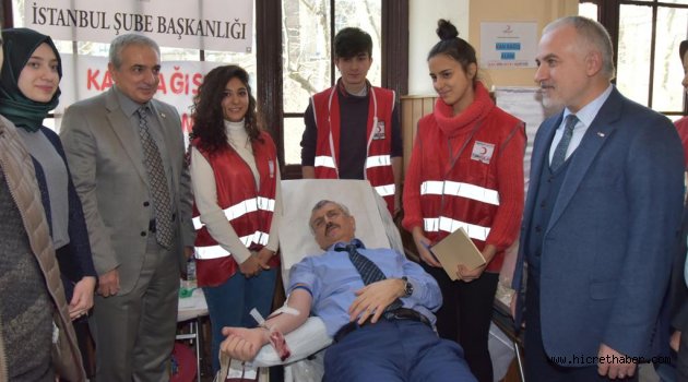 Bu millete kanımız da feda, canımız da